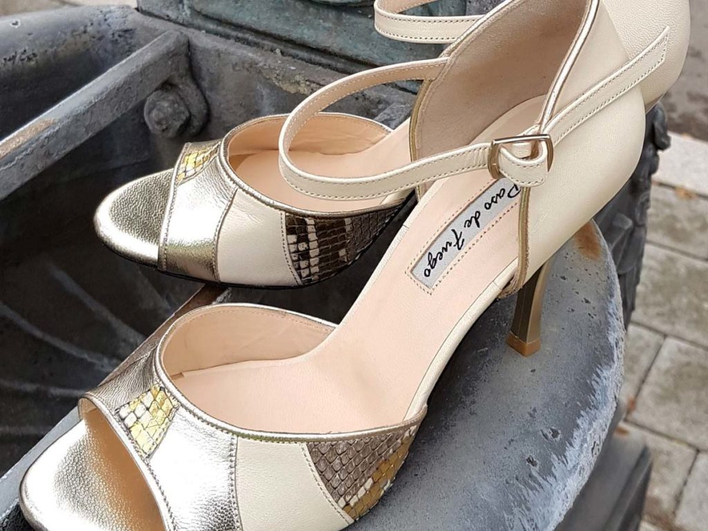 Wide on sale tango shoes